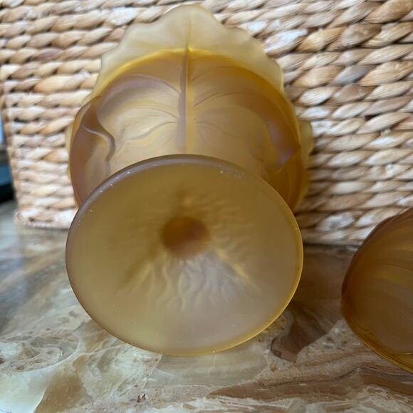 Frosted Amber Cabbage Covered Dish - Picture 4 of 7